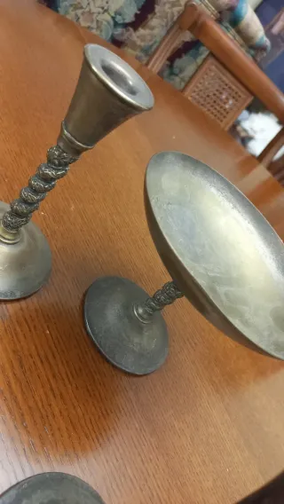 Juego 2 Candelabros y Copa Metal