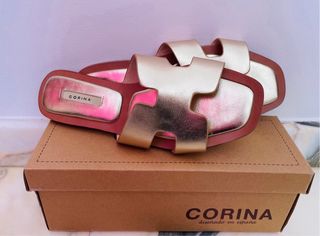 Sandalias Corina Doradas Planas