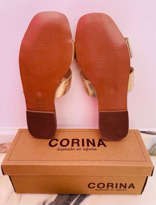 Sandalias Corina Doradas Planas