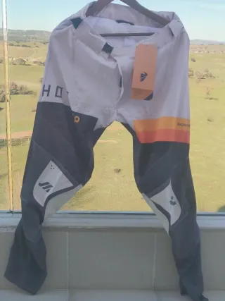 Pantalones Motocross Thor Grises y Blancos