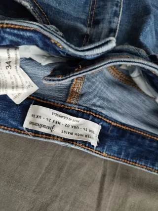 Jersey Bershka y pantalón vaquero Pull &bear