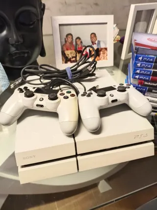 Consola PS4 Blanca + 2 Mandos + Juegos