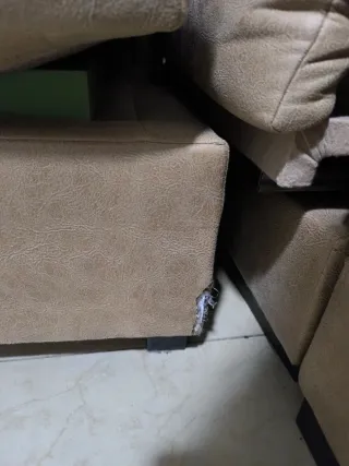 Sofá chaiselong 3 plazas + 2 puffs