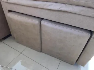 Sofá chaiselong 3 plazas + 2 puffs