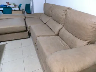 Sofá chaiselong 3 plazas + 2 puffs