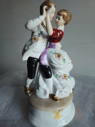 Statuetta musicale vintage in ceramica