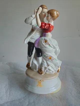 Statuetta musicale vintage in ceramica