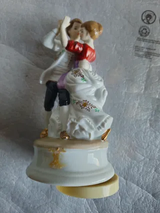 Statuetta musicale vintage in ceramica