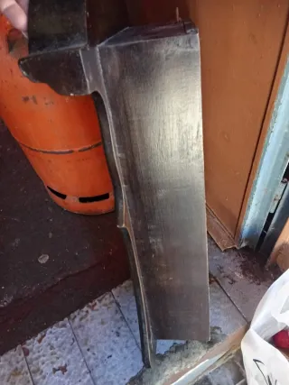 Reloj de pared antiguo con espejo