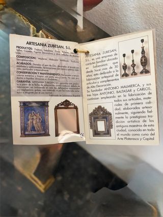 Consola y Espejo Clásico Dorado y Rojo