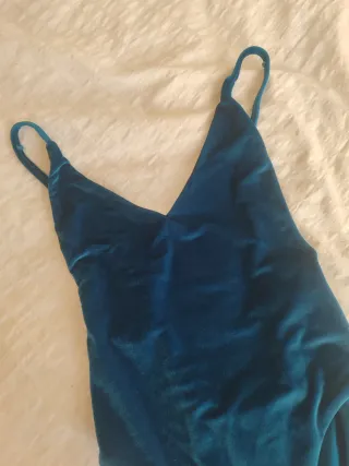 Body terciopelo azul muy favorecedor