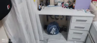 Escritorio blanco pequeño madera