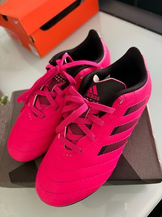 Zapatillas de fútbol Adidas rosas y negras tall 32