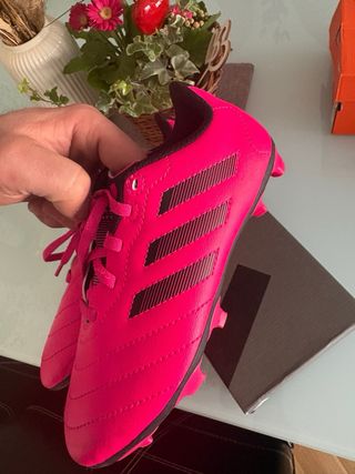 Zapatillas de fútbol Adidas rosas y negras tall 32