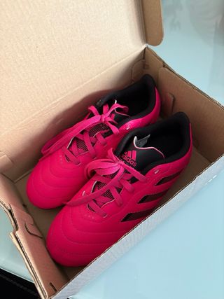 Zapatillas de fútbol Adidas rosas y negras tall 32
