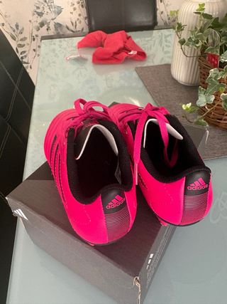 Zapatillas de fútbol Adidas rosas y negras tall 32
