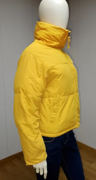 Chaqueta amarilla Bershka con logo