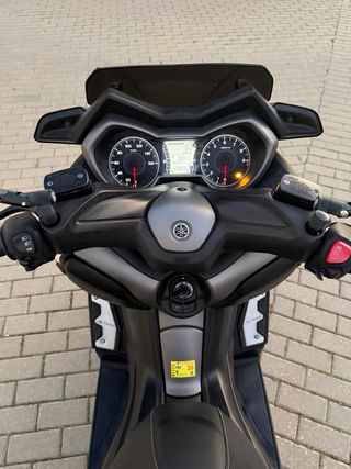 Yamaha XMAX 300 Scooter