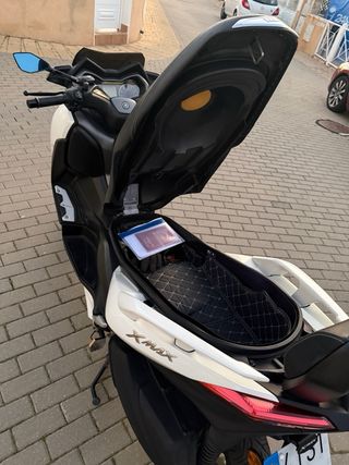 Yamaha XMAX 300 Scooter
