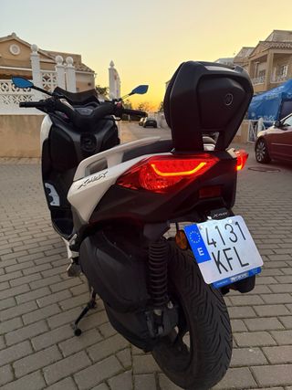 Yamaha XMAX 300 Scooter