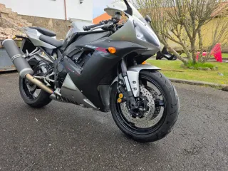 Yamaha R1 Sportbike