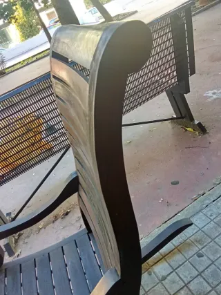 Mecedora de madera antigua