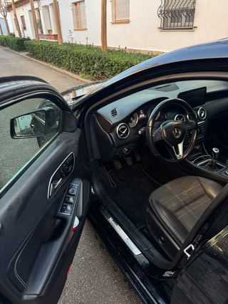 Mercedes Clase A 180 W177 2018 – Impecable