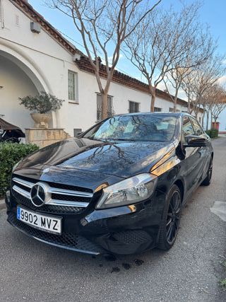 Mercedes Clase A 180 W177 2018 – Impecable