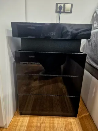 Mesita de noche con luz LED