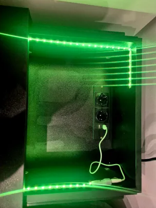 Mesita de noche con luz LED