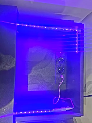 Mesita de noche con luz LED