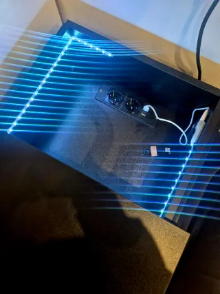 Mesita de noche con luz LED