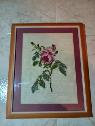 Quadri con fiori con cornice in legno. Ogni 1 = 5€