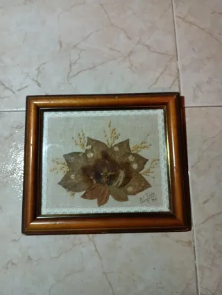 Quadri con fiori con cornice in legno. Ogni 1 = 5€