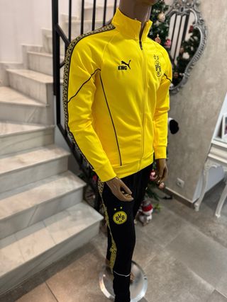 Zapatillas de marcas , chandal de futbol,Nike ....