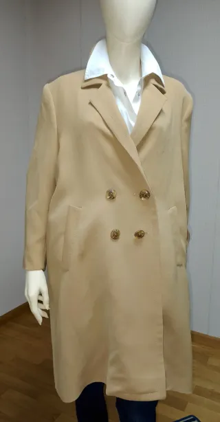 Abrigo camel doble botonadura