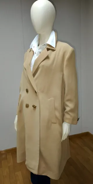 Abrigo camel doble botonadura