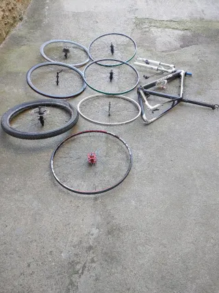 Ruedas de Bicicleta y Cuadro