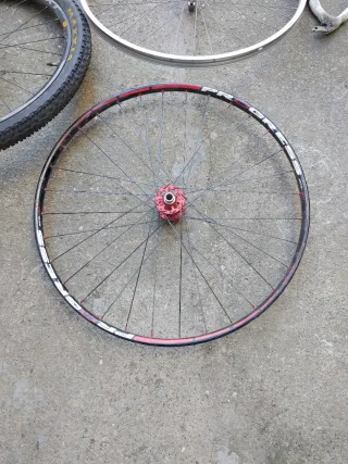 Ruedas de Bicicleta y Cuadro