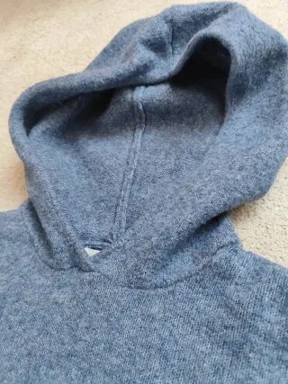 Jersey azul con capucha