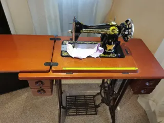 Máquina de coser antigua Butterfly