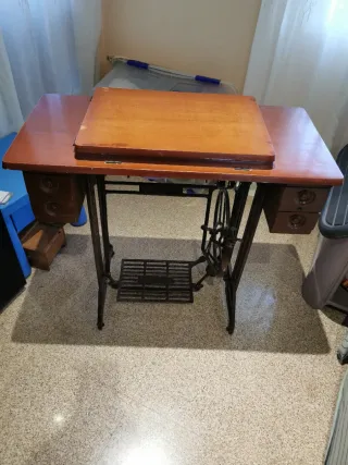 Máquina de coser antigua Butterfly