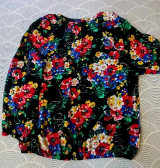 Blusa Desigual floral negra multicolor