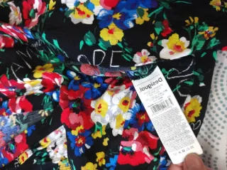 Blusa Desigual floral negra multicolor