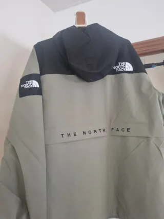 Cortavientos North Fave verde caqui