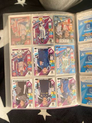 Colección Adrenalyn 2023-2024 casi completa