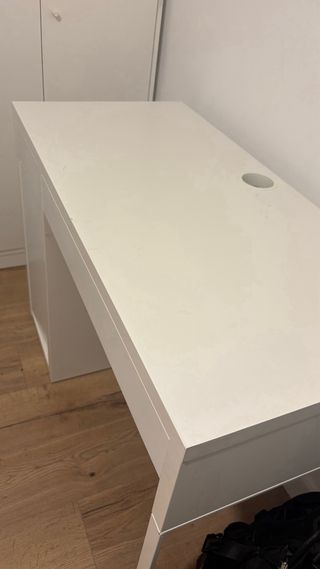 Escritorio de IKEA, serie MICKE blanco 105x50 cm