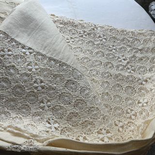 Mantel Lino Bordado Hecho a Mano Sin Estrenar