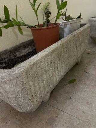 Fioriere in pietra beige e grigio
