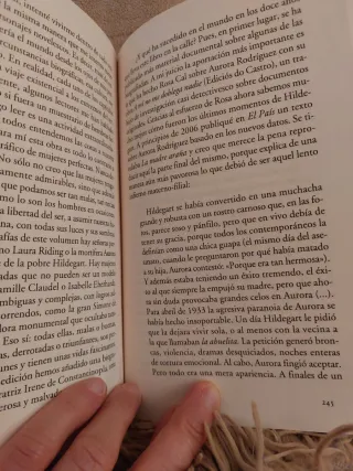 Nosotras. Historias de mujeres y algo más